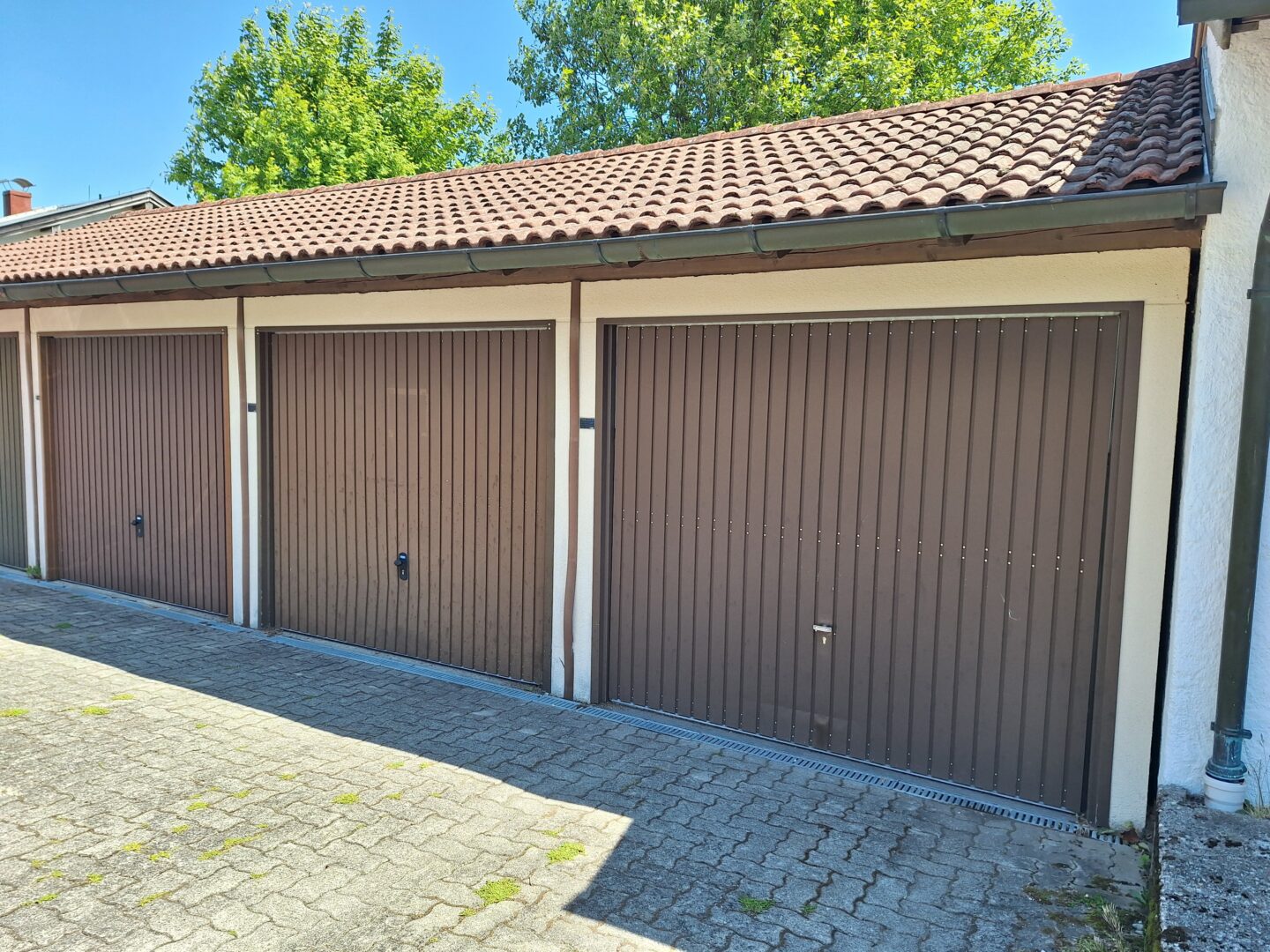 Garage (ganz rechts)