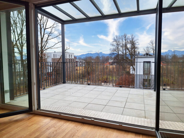 Balkon mit Bergblick