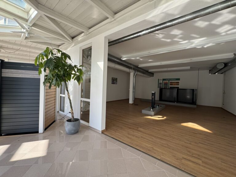 Showroom mit Erweiterung (rückbaubar)