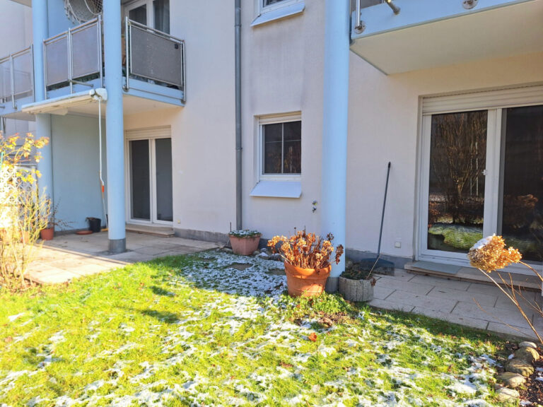 Gartenblick zu Wohnzimmer, Küche, Schlafzimmer